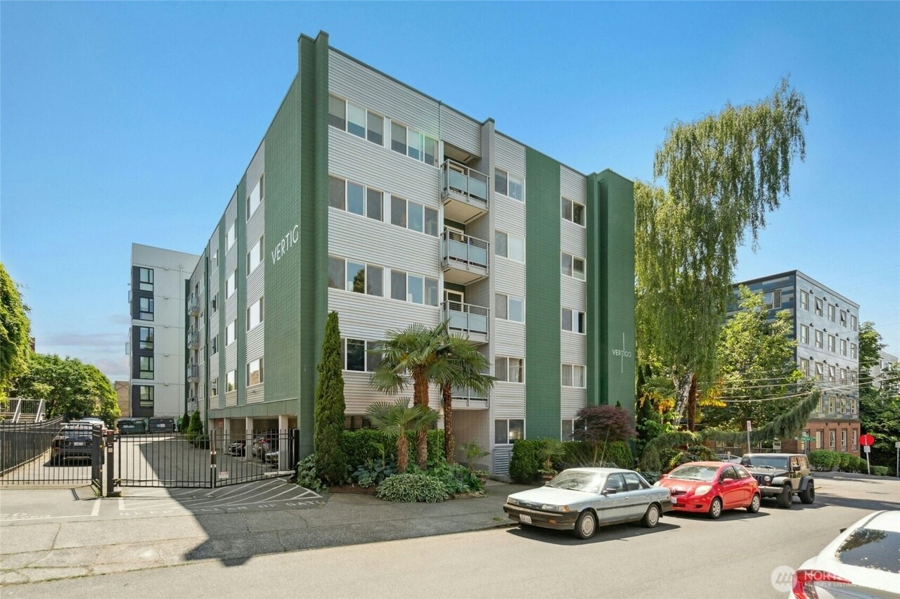 Building Photo - 705 E Republican St