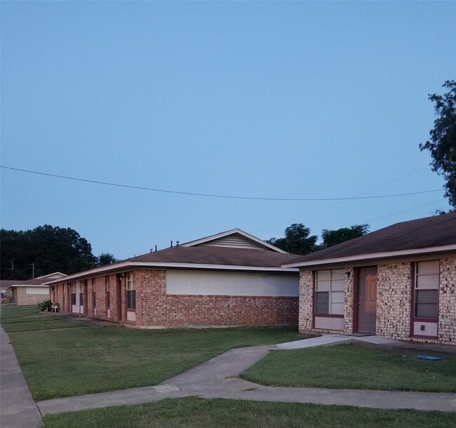 Building Photo - 1300 Courtland Rd