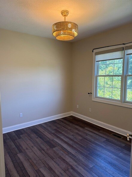 Building Photo - 2536 Blossom Trail W