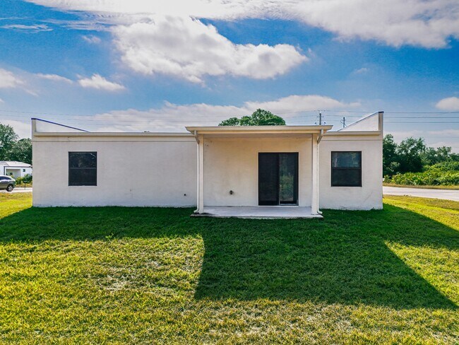 Building Photo - 674 Windermere Dr