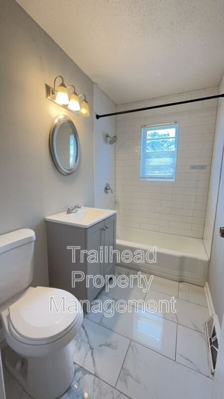 Building Photo - 8105 NE San Rafael Dr