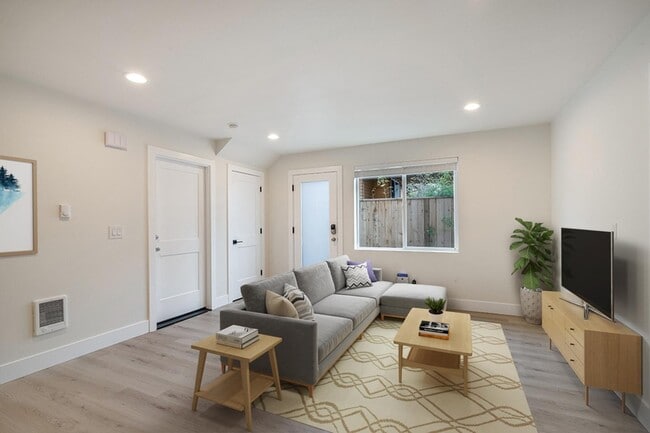 Building Photo - 6961 N Stanford Ave