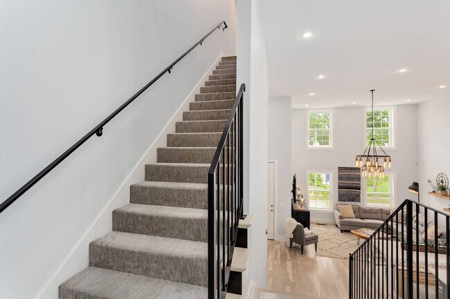 Building Photo - 319 NW A St