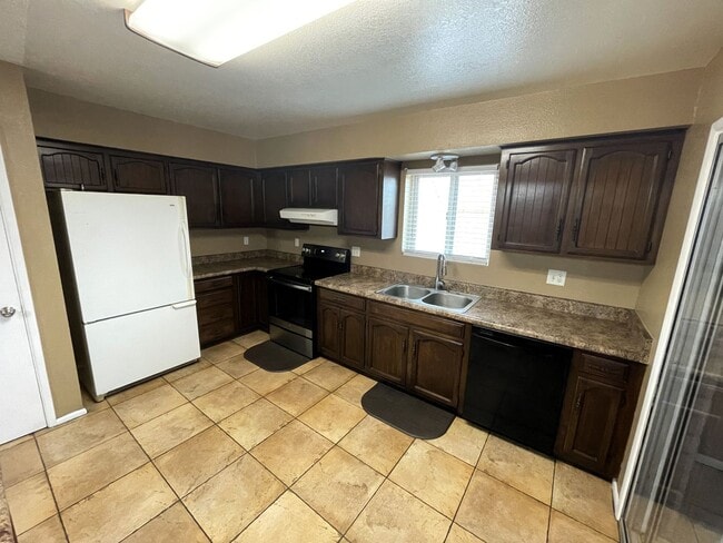 Building Photo - 4705 Pso Del Rico