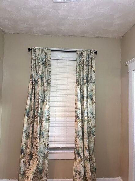 Building Photo - 1804 Foster Ave