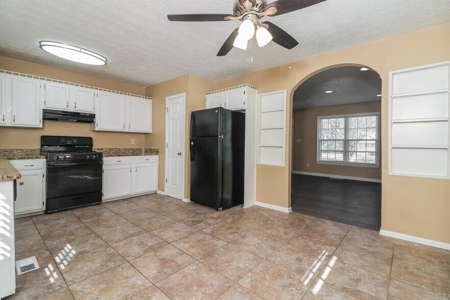 Building Photo - 28 Doe Ln