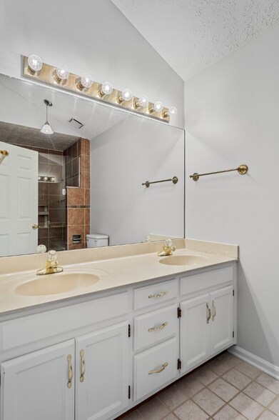 Building Photo - 6015 Bradford Hills Dr