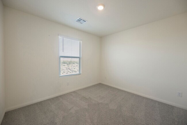 Building Photo - 402 Larksong Ave