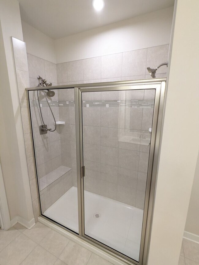 Building Photo - Stunning villa in the Harrison Terrace com...