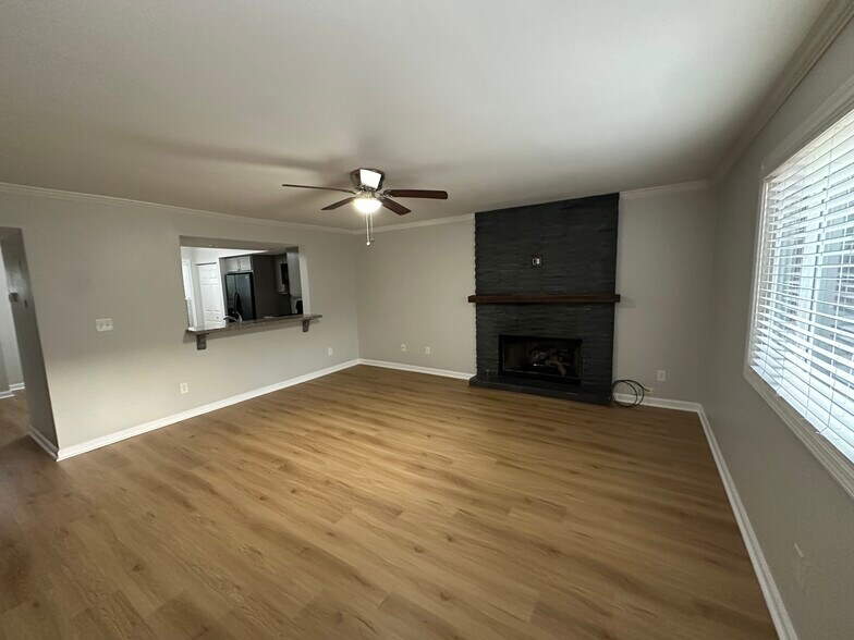 Building Photo - 889 Regal Path Lane