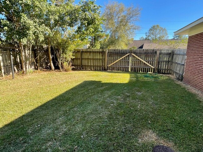 Building Photo - 3 Bedroom 2 Bath Home in Clinton