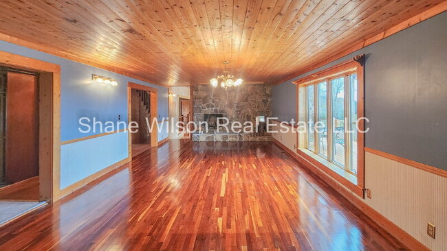 Building Photo - 218 Sugar Hollow Rd