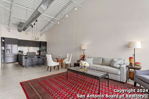 Building Photo - 1115 S Alamo St