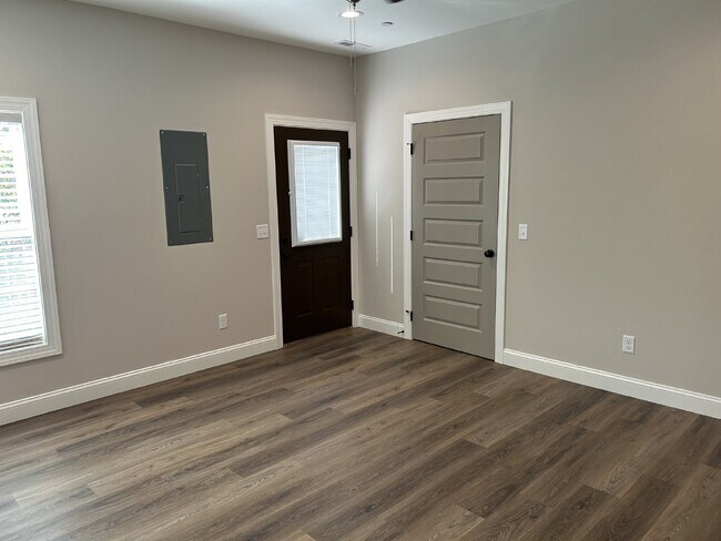 Building Photo - 1 BEDROOM 1 BATH APARTMENT WITH GARAGE FOR RENT AT CYPRESS RIDGE