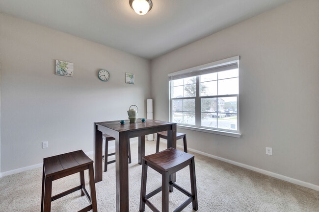 Building Photo - 3422 Couch Dr