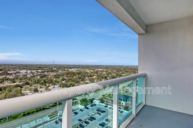 Building Photo - 231 Riverside Dr