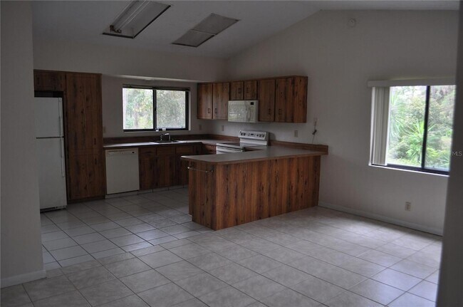 Building Photo - 127 Persimmon Dr