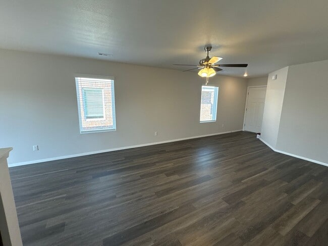 Building Photo - Now Pre-Leasing — Comfortable 3 Bedroom, 2 Bath Living in Barberry Court
