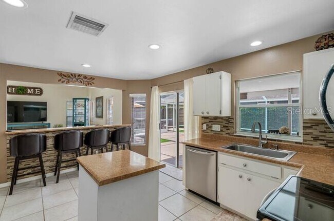 Building Photo - 2301 Millcreek Ct