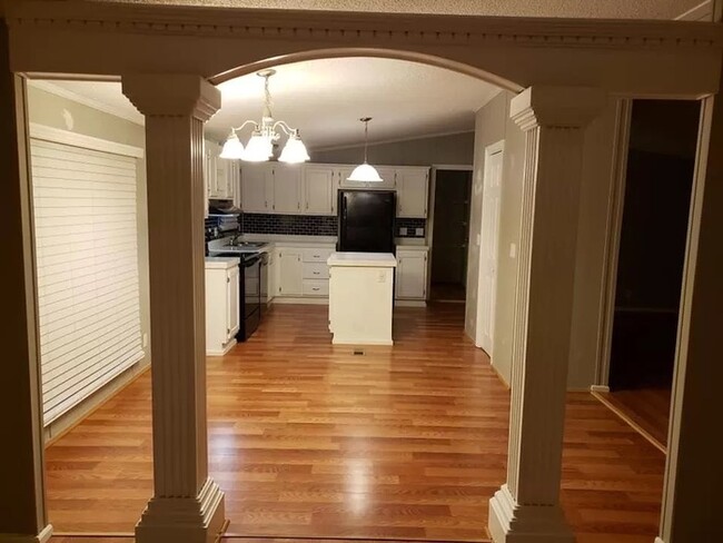 Building Photo - Very Nice Piedmont Mobile Home