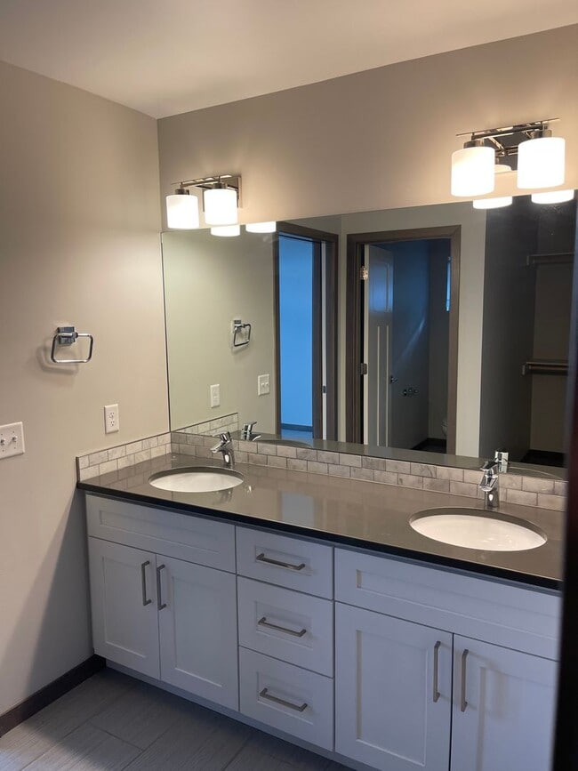 Building Photo - 1078 Oak Park Dr