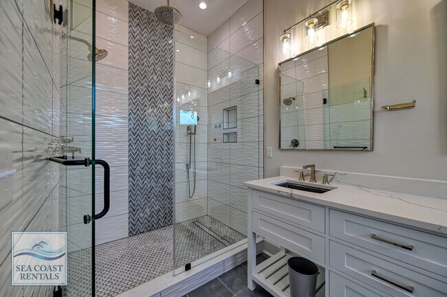 Building Photo - OFF-SEASON MONTHLY RENTAL - IT'S A BIG DILL!!