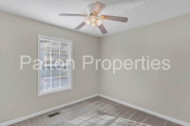 Building Photo - Summer Place Home