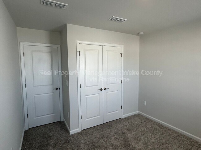 Building Photo - 2795 Cassius Dr