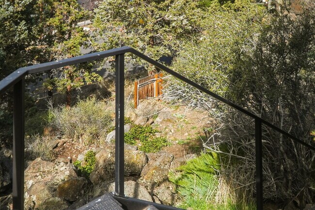 Building Photo - Beautiful 3-Bedroom Home Above Miller’s Landing with River and Mountain Vistas