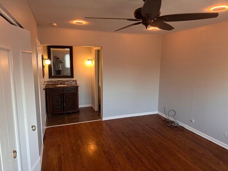 Building Photo - 4832 Old Orchard Rd