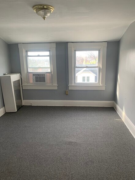 Building Photo - 2922 E Cold Spring Ln