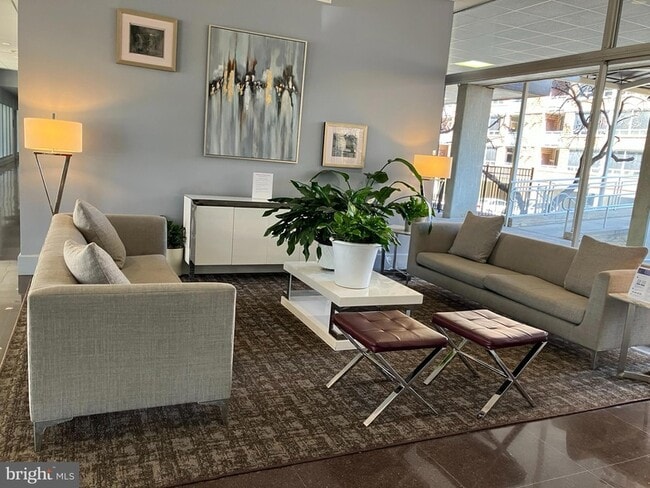 Building Photo - 355 I St SW