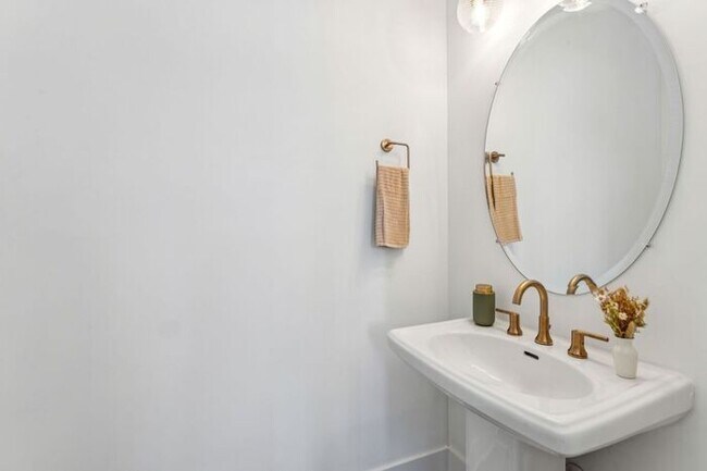 Building Photo - High-End 2BR Townhome | Rooftop Terrace + 2-Car Garage | 24-Unit Community