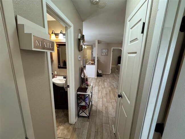 Building Photo - 401 Cypress Ln