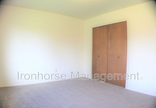 Building Photo - 411 N 16th Ave