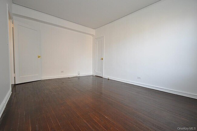 Building Photo - 180 Garth Rd