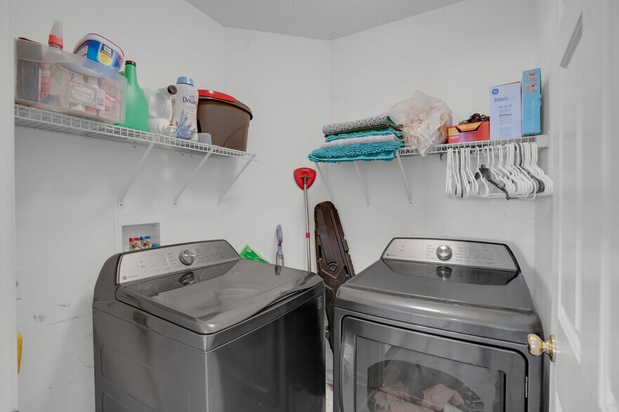 Building Photo - 129 Merowey Ct