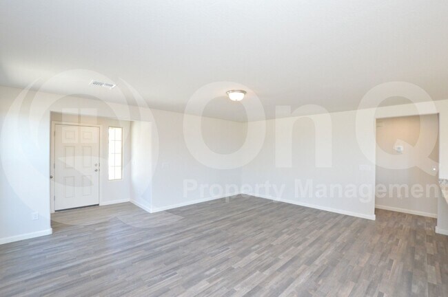 Building Photo - 777 Silvercreek Ln