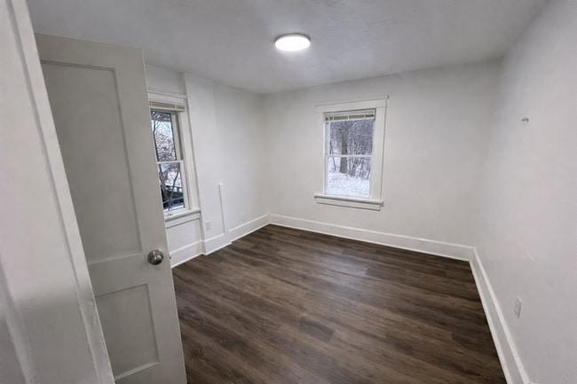 Building Photo - 712 Roselle Ave