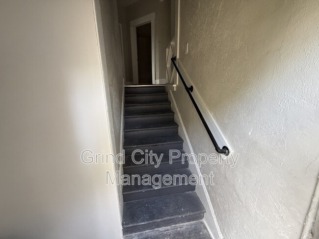 Building Photo - 997 S Willett St