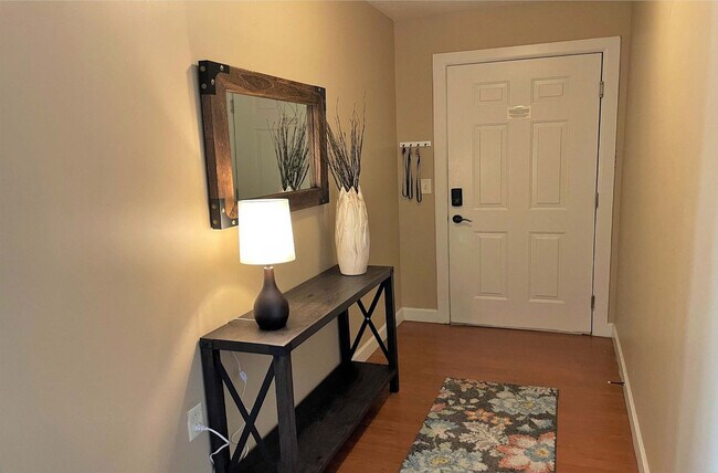 Building Photo - 606 W S Temple St