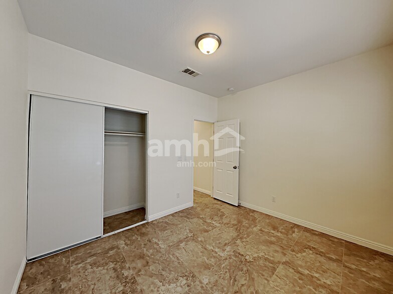 Building Photo - 1660 Encarta St