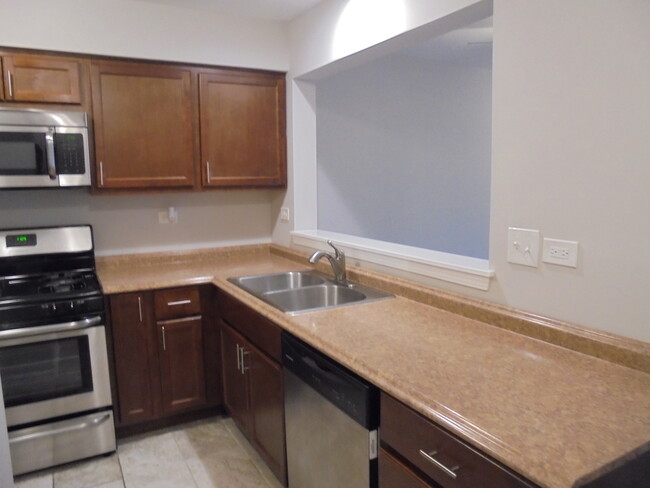 Building Photo - 674 Lincoln Station Dr