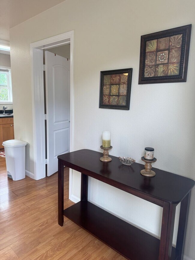 Building Photo - Furnished 1 bedroom in South Redding