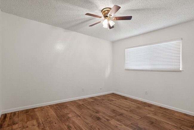 Building Photo - 4115 N Briarwood Ave