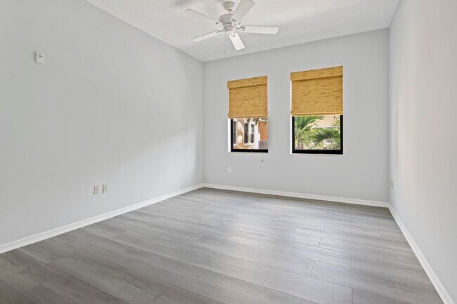 Building Photo - 511 Lucerne Ave