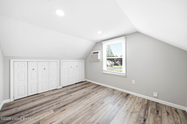 Building Photo - 535 Harris Pl