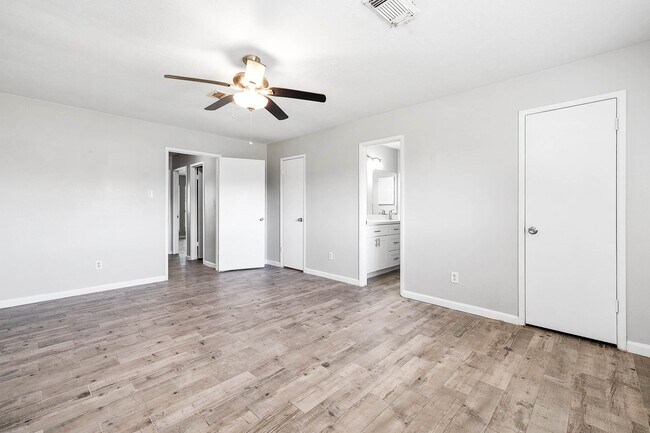 Building Photo - 14315 Swanfield Dr