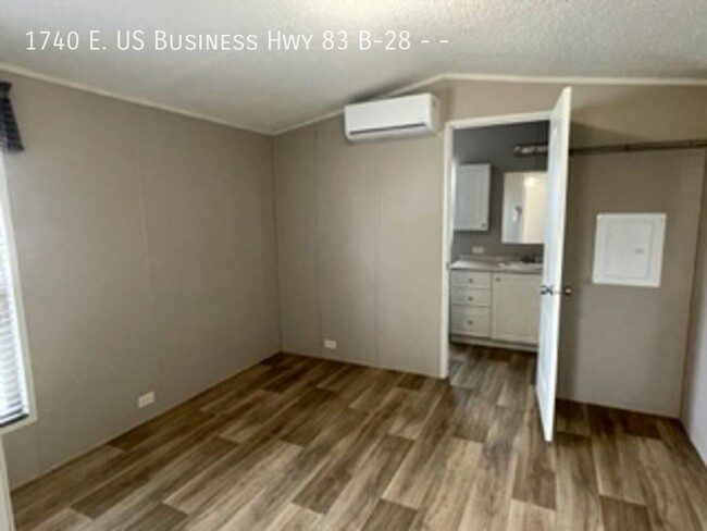 Building Photo - MOVE IN SPECIAL - $900 MOVES YOU IN THEN N...