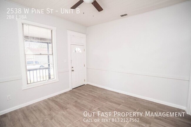 Building Photo - Freshly Renovated 2 Bedroom/1 Bath